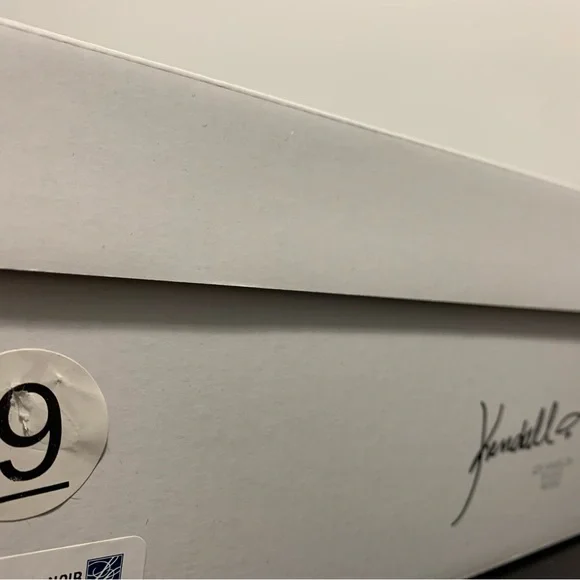 Slippers - Picture 7 of 8